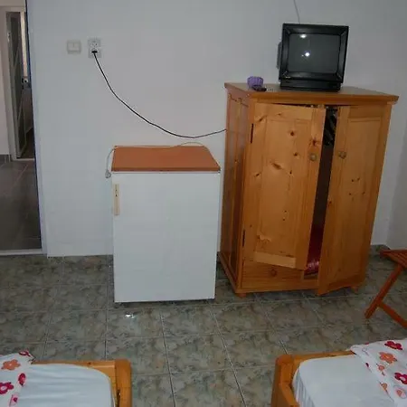Gazde/Camere de închiriat Casa Cu Castan