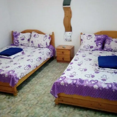 Gazde/Camere de închiriat Casa Cu Castan
