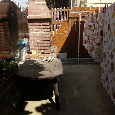 Gazde/Camere de închiriat Casa Cu Castan