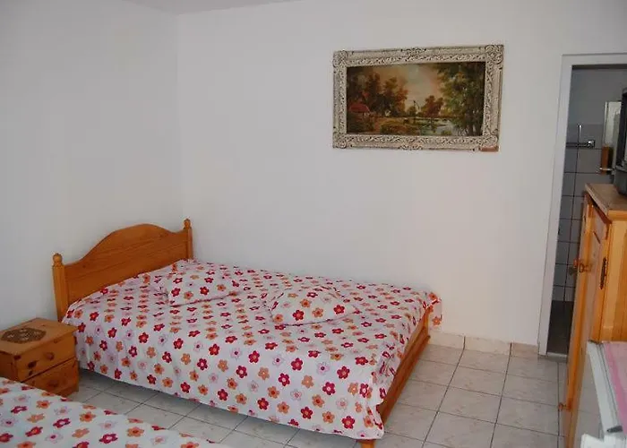 Casa Cu Castan Ефоріє-Норд